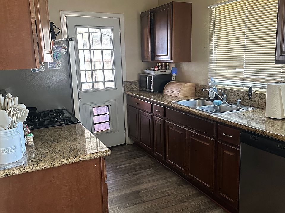 2nd image of 3913 Bel Air St
