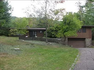 920 Oak Hill Dr photo 1