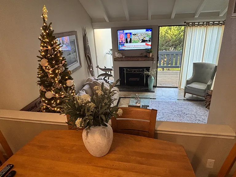 High Meadow Dr — Photo 3