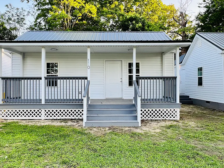 110 E Dewey St — Photo 5