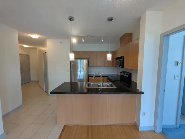 511 Rochester Ave, Coquitlam, BC