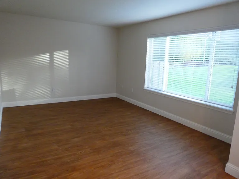 7123 SW Sagert St — Photo 3