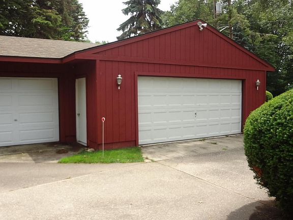 4th image of 1650 Bayview Dr