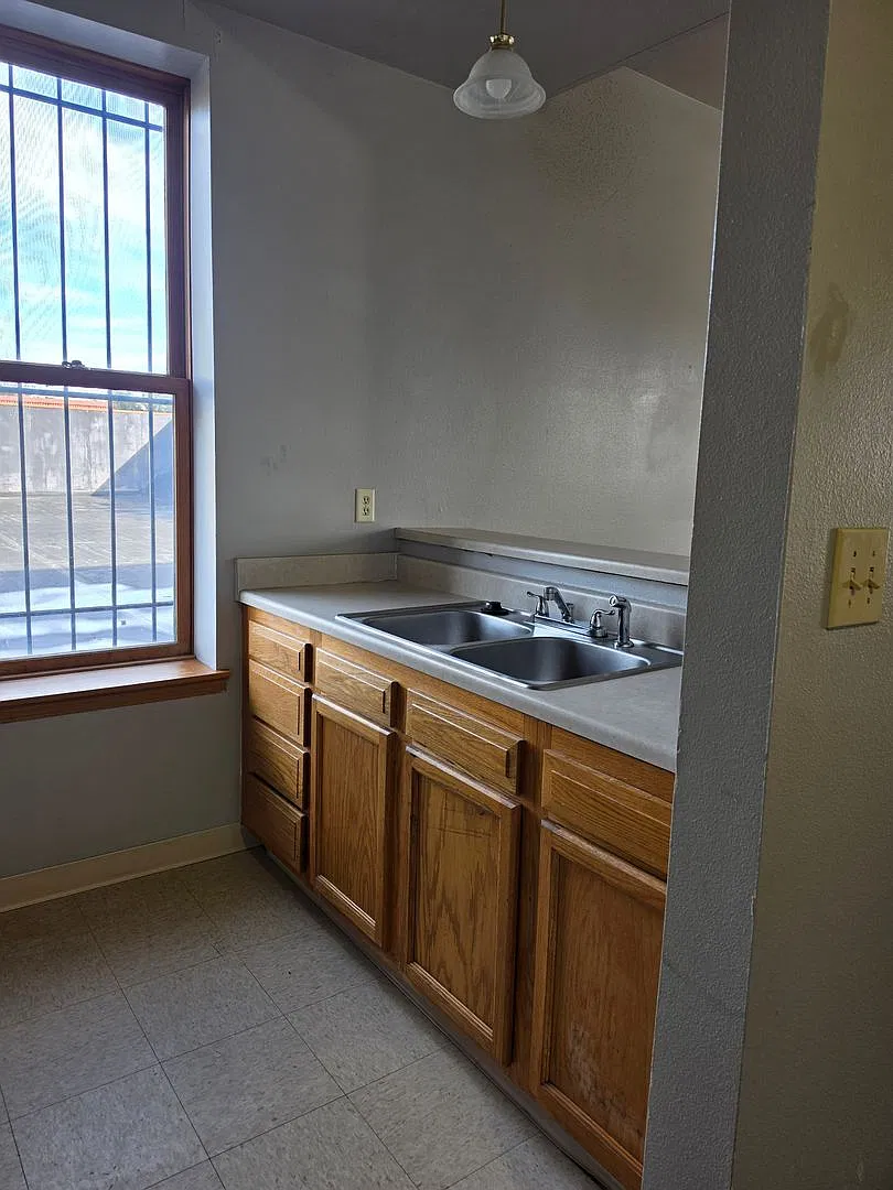 1600 6th Avenue — Photo 3