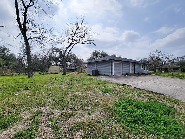 301 Cypress St — Photo 42