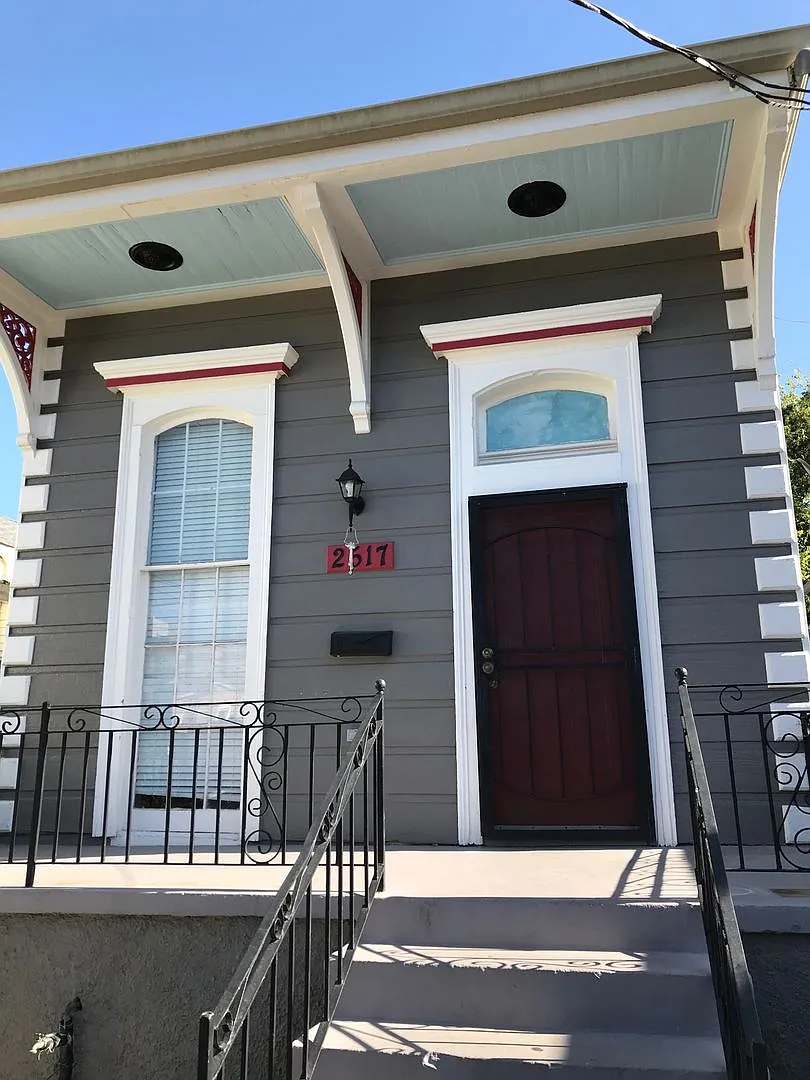 Spacious 3 Br/2 Ba Rental In Mid-City With Backyard And Driveway (Section 8 Not Accepted) — Photo 2