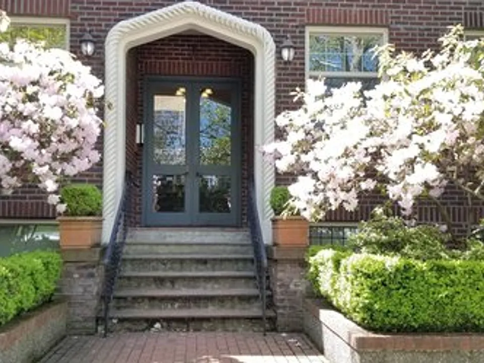 741 Federal Ave E