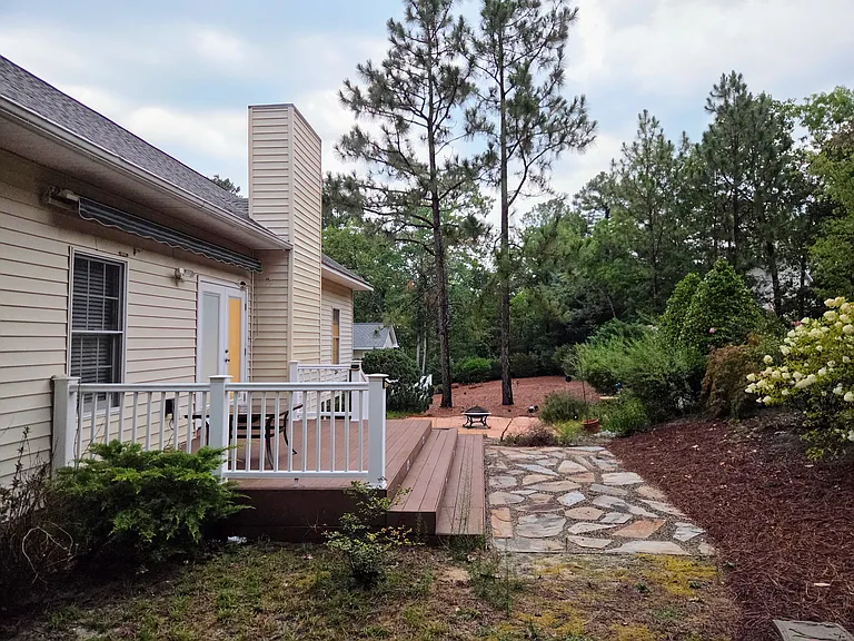 220 Spring Lake Dr — Photo 4
