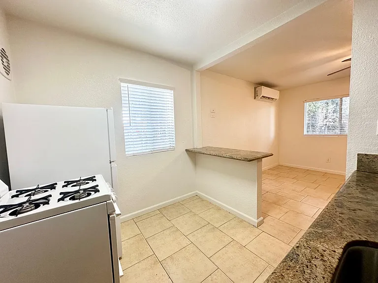 2505 Jefferson St #2 — Photo 8