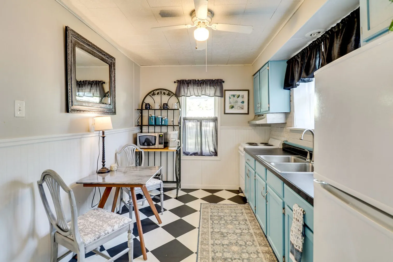 1 bed, 1.0 bath, 742 sqft, $2,354 — Photo 3