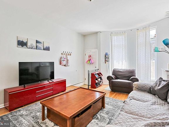 3rd image of 816 W 35th St