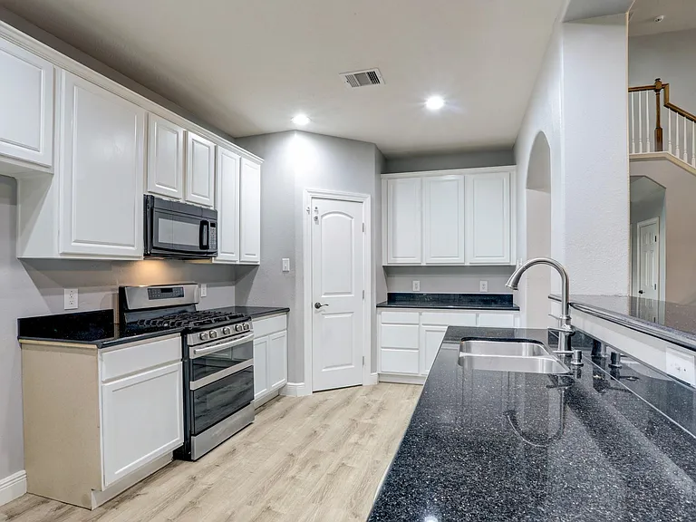 3808 Armand Dr — Photo 5