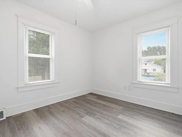 64 Penn St — Photo 23