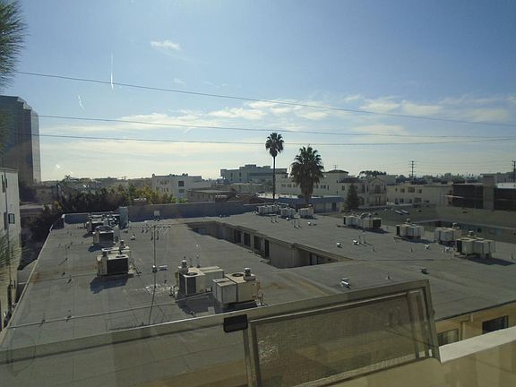 3rd image of 11810 Mayfield Ave #305