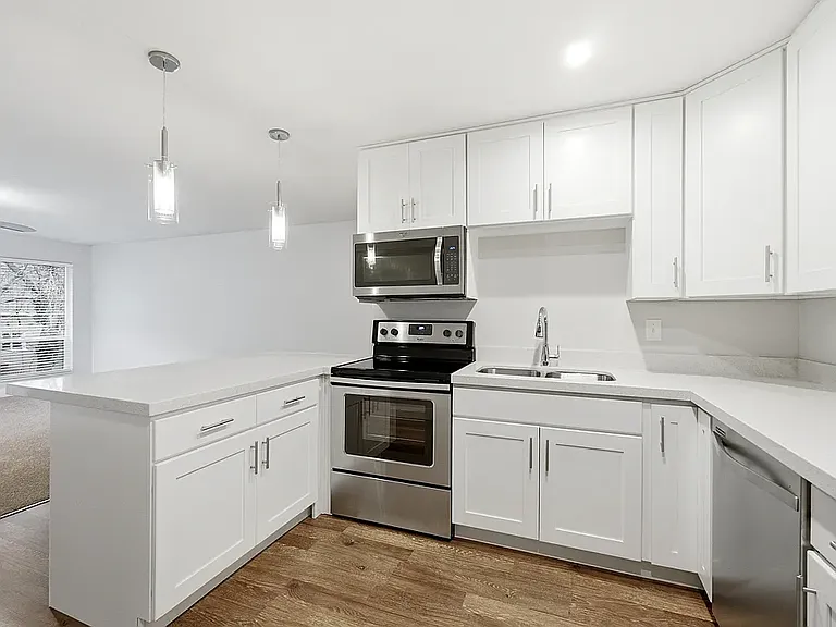 172 W Clinton Ave #105 — Photo 6