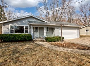 810 Gerry St, Woodstock, IL 60098