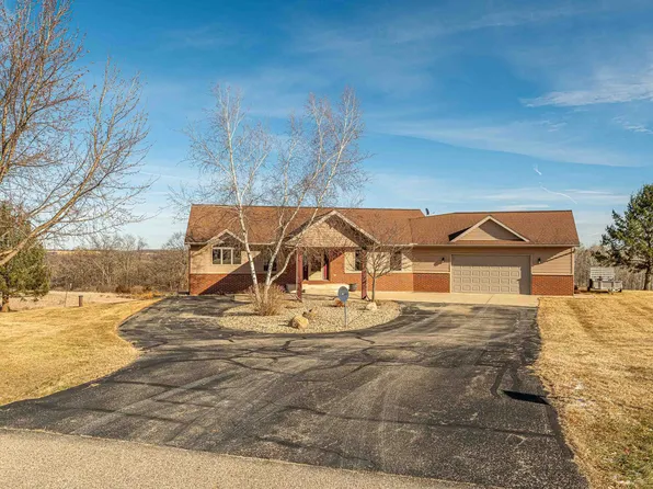 N8875 Blue Vista Ln, New Glarus, WI 53574