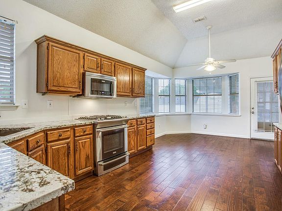 4th image of 1136 Lexington Ln