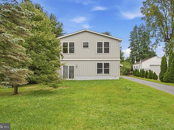 3rd image of 2507 Island View Rd