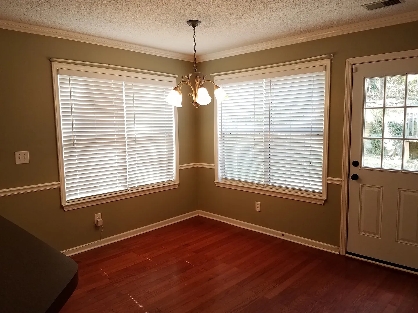 Great One Story With Bonus Room Over Garage — Photo 4