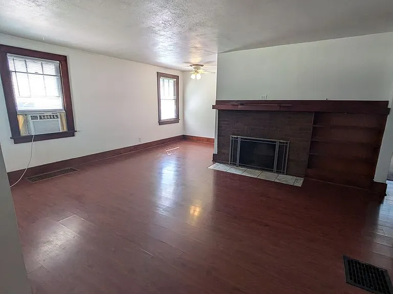 813 Kern St — Photo 2