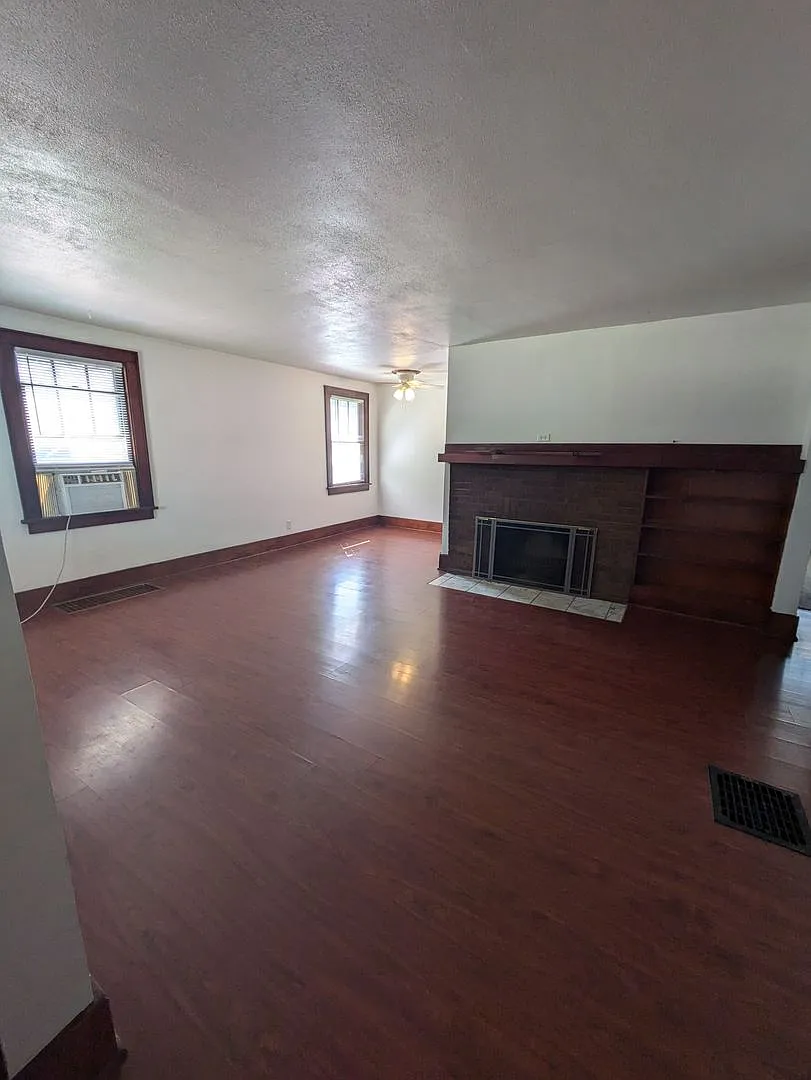 Building Photo - 813 Kern St
