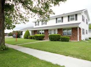 2710 N Drew St, Appleton, WI 54911