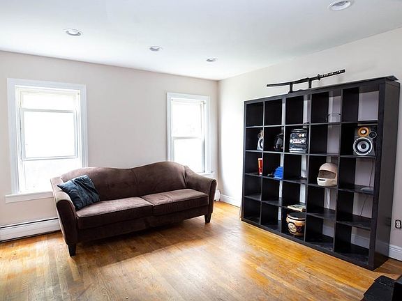 5th image of 211 Jefferson Ave