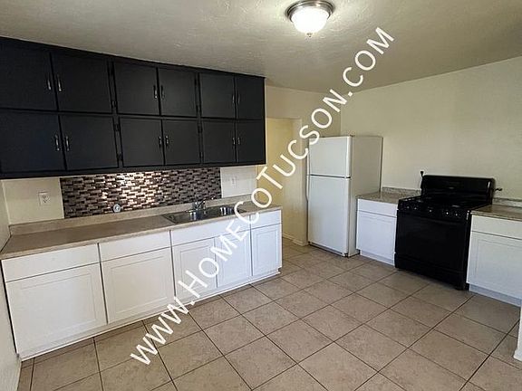 5th image of 235 E District St
