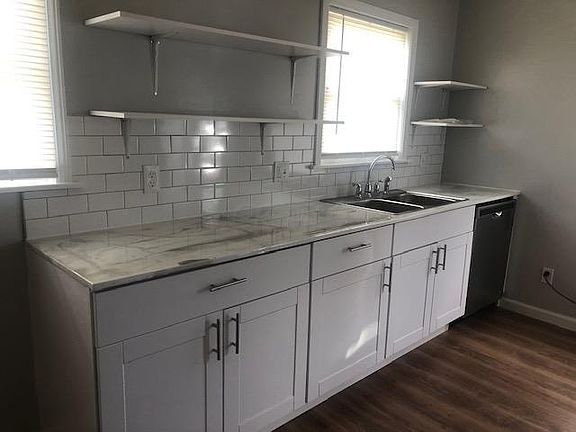 3rd image of 1725 Laurel Ave