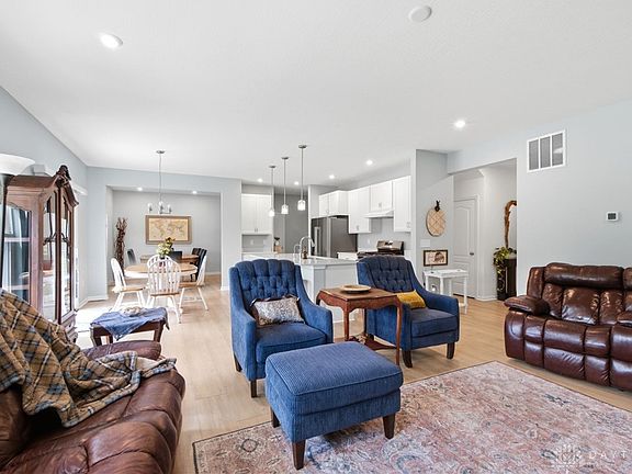 4th image of 1251 Heathgate Way