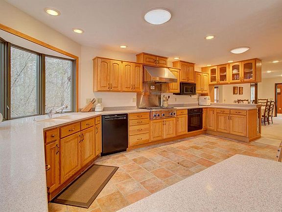 4th image of 493 White Oak Dr
