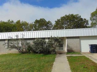 304 S Hill St, Burnet, TX 78611