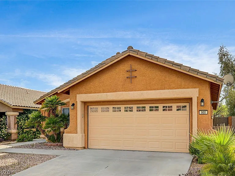 900 Royal Plum Ln — Photo 2