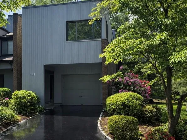 141 Pond Dr #14A, Township Of Washington, NJ 07676