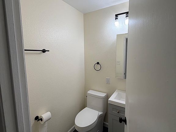 4th image of 720 Merrywood Ln
