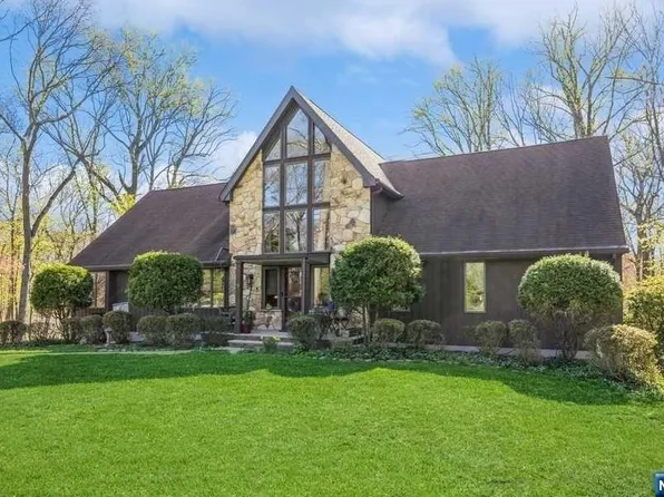 3 Cherokee Trl, Montvale, NJ 07645
