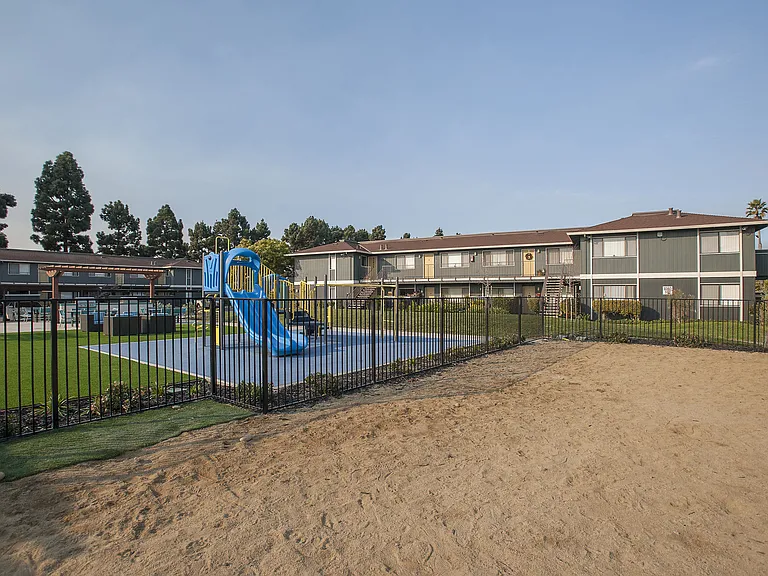 Woodside Park — Photo 10