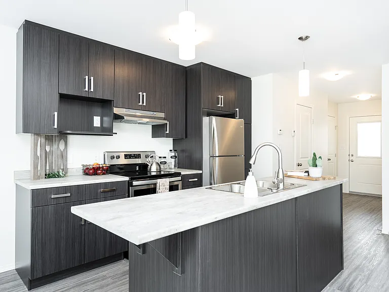 900 Vaughan Ave — Photo 27