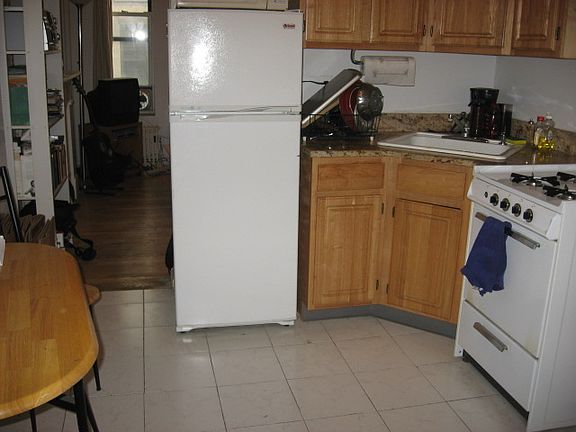 3rd image of 412 E 73rd St APT 4C