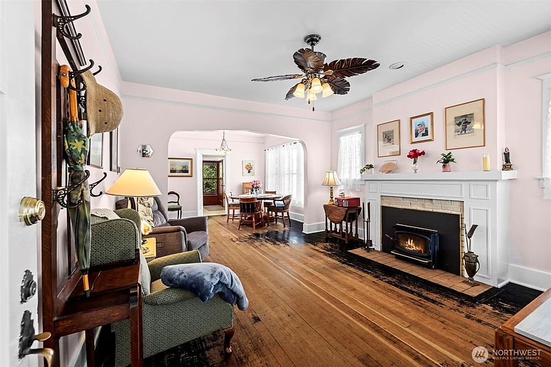 3rd image of 2706 S Judkins Street