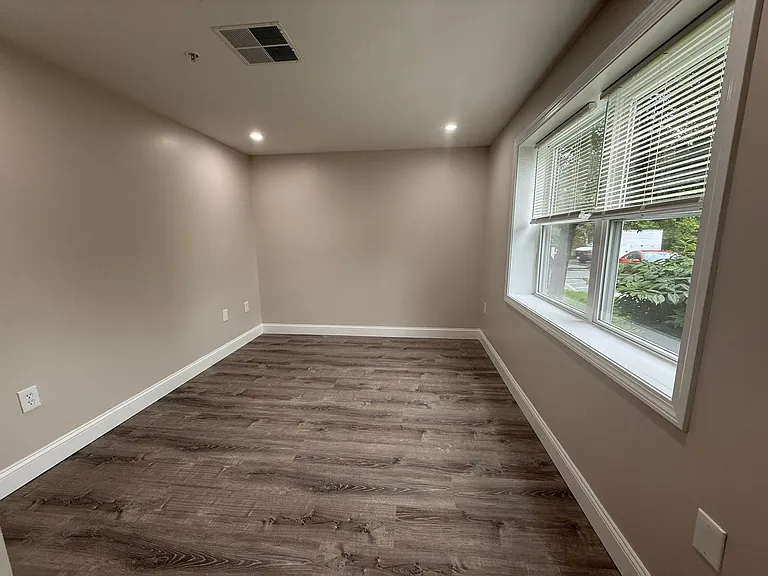 Pondsview Apartments — Photo 131
