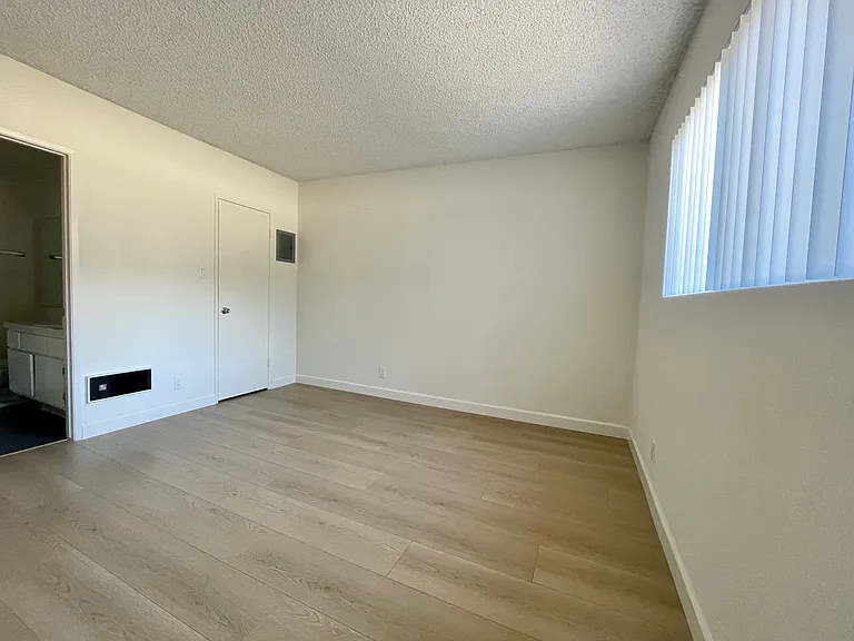 122 S Occidental Blvd #10 — Photo 4