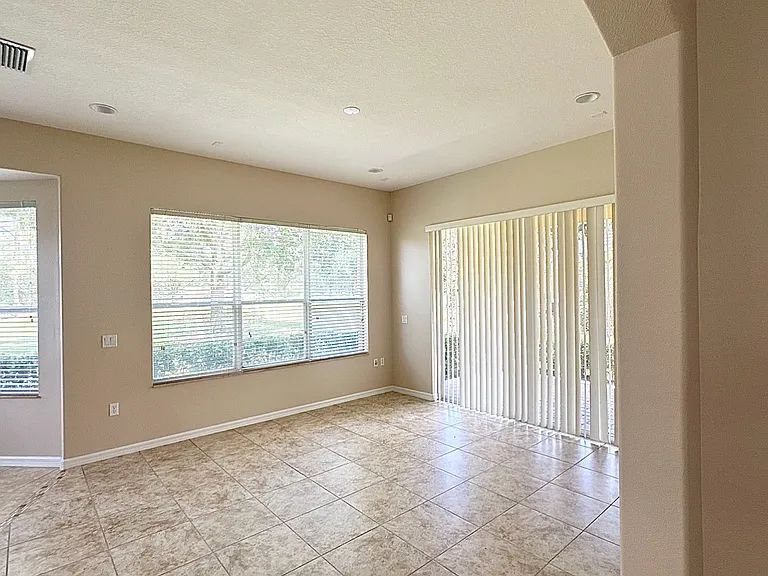 1762 Altavista Cir — Photo 16