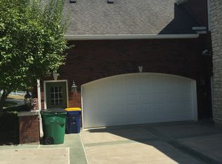 7113 Carverview Dr, Saint Louis, MO 63129