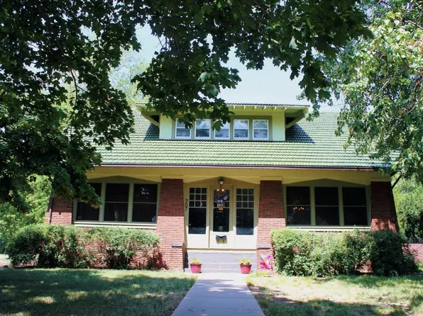 907 N Burlington Ave, Hastings, NE 68901