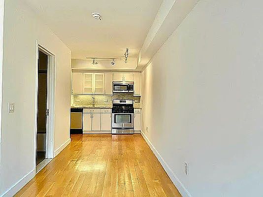 5th image of 1677 Lexington Ave APT 6C