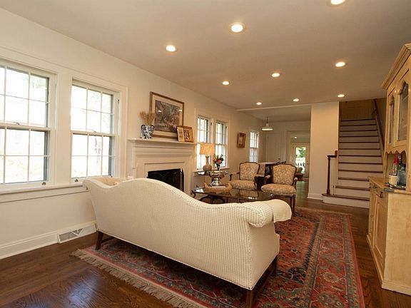 3rd image of 819 Floral Ave
