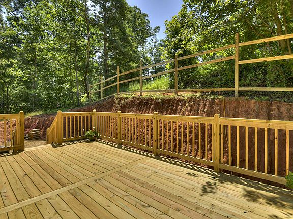 4th image of 219 Rose Wood Ln