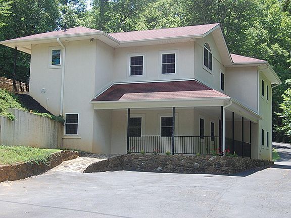 2nd image of 300 Hilltop Dr
